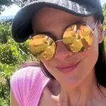 "Perdón, pero estás muy...": Tonka Tomicic genera revuelo en las redes tras publicar osadas fotografías en bikini