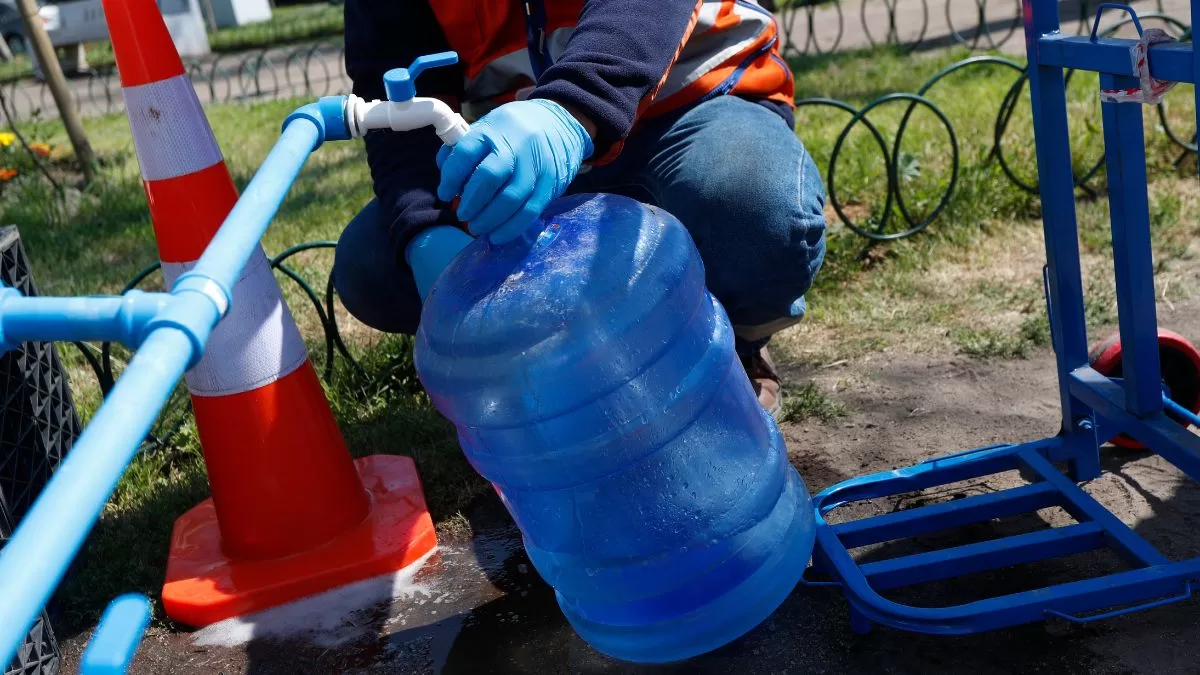 Por hasta 10 horas sin servicio: corte de agua masivo afectará a seis comunas de la Región Metropolitana