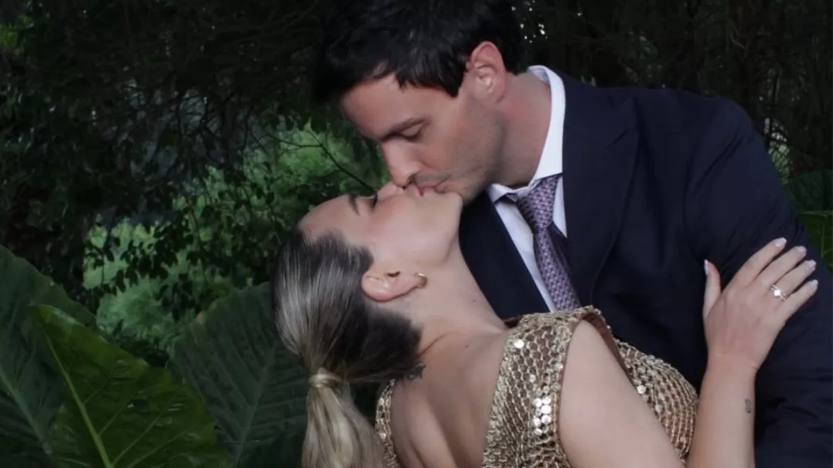 Actriz chilena revela en el vodcast "Somos Más Que Moda" cómo será su lujoso matrimonio: "No lo hubiera imaginado"