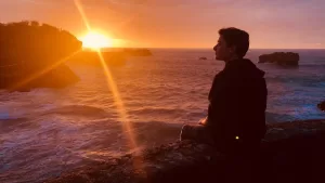 Querido actor presenta a su novio con romántica foto: "Un mes juntos"