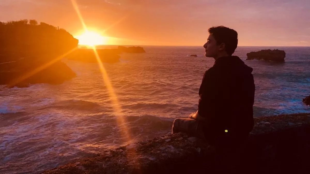 Querido actor presenta a su novio con romántica foto: "Un mes juntos"