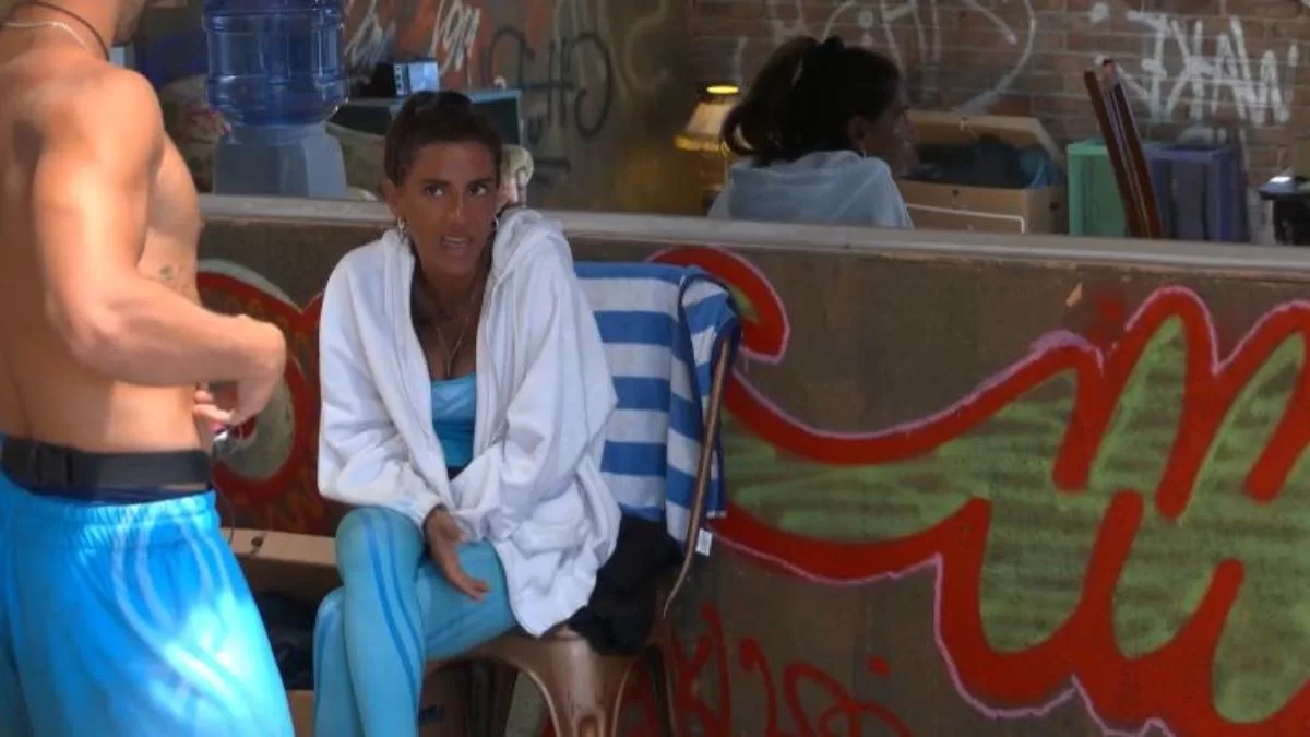 "Nunca fui a un campamento. Los odio, para enfermarse, para sentirse mal. Polvo, tierra, o sea, todo totalmente inadecuado"