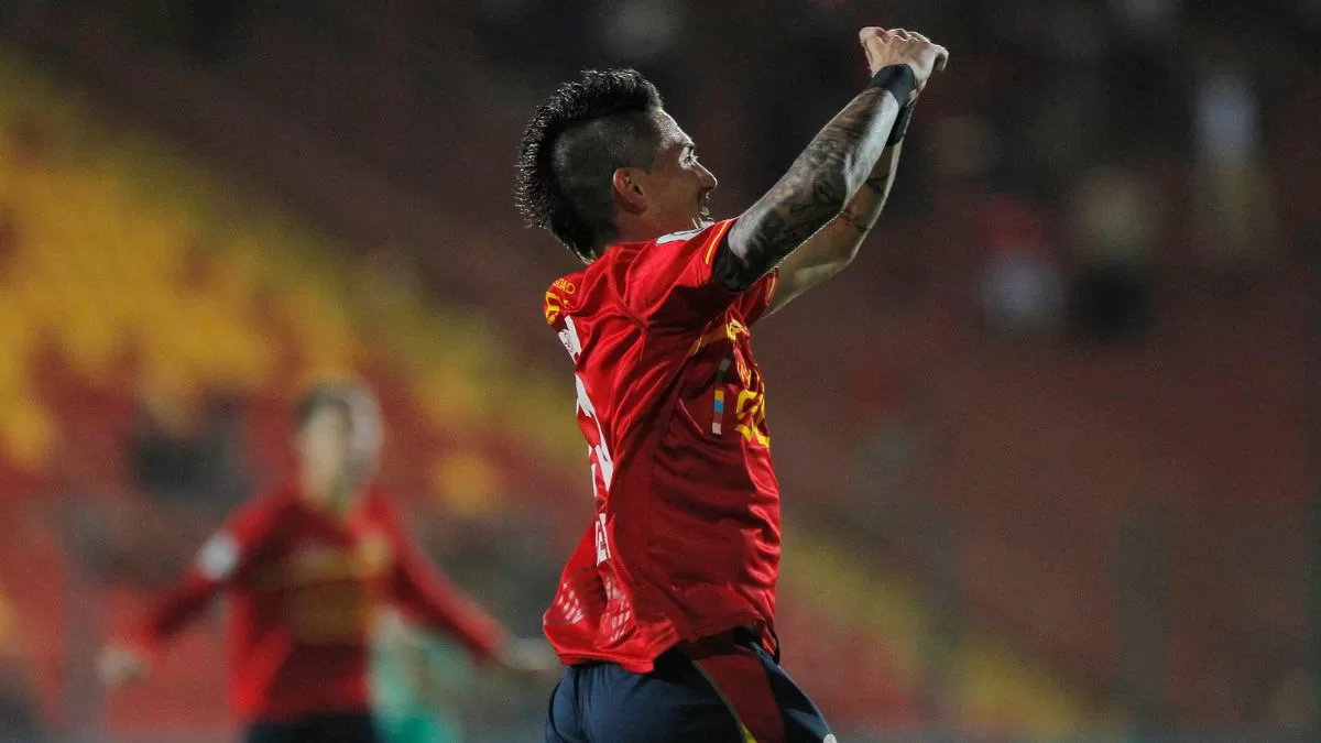 Polémico exfutbolista chileno enciende rumores de posible embarazo con mujer que lo denunció por agresión: esto se sabe