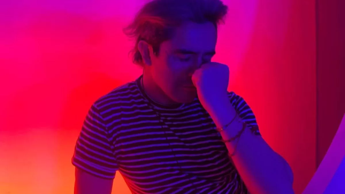 "Salimos como seis meses... es abiertamente gay": panelista de TV sorprende tras revelar romance oculto junto a popular comediante chileno