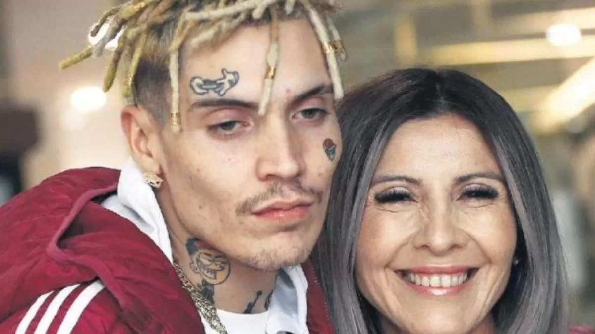 Mamá de Marcianeke dedica romántico mensaje a su pareja 13 años menor: "Seguimos sumando meses"