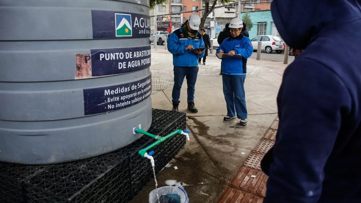 Corte de agua masivo afectará a 8 comunas de la Región Metropolitana por hasta 15 horas