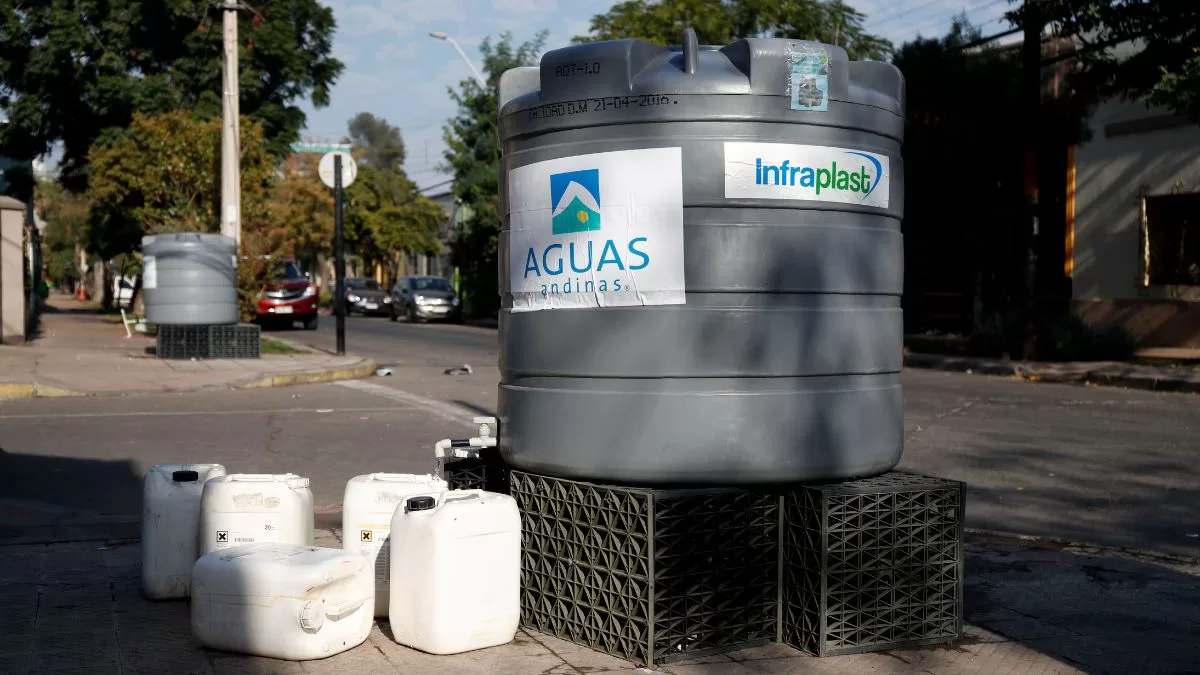Corte de agua afectará a tres comunas de la Región Metropolitana por hasta 12 horas