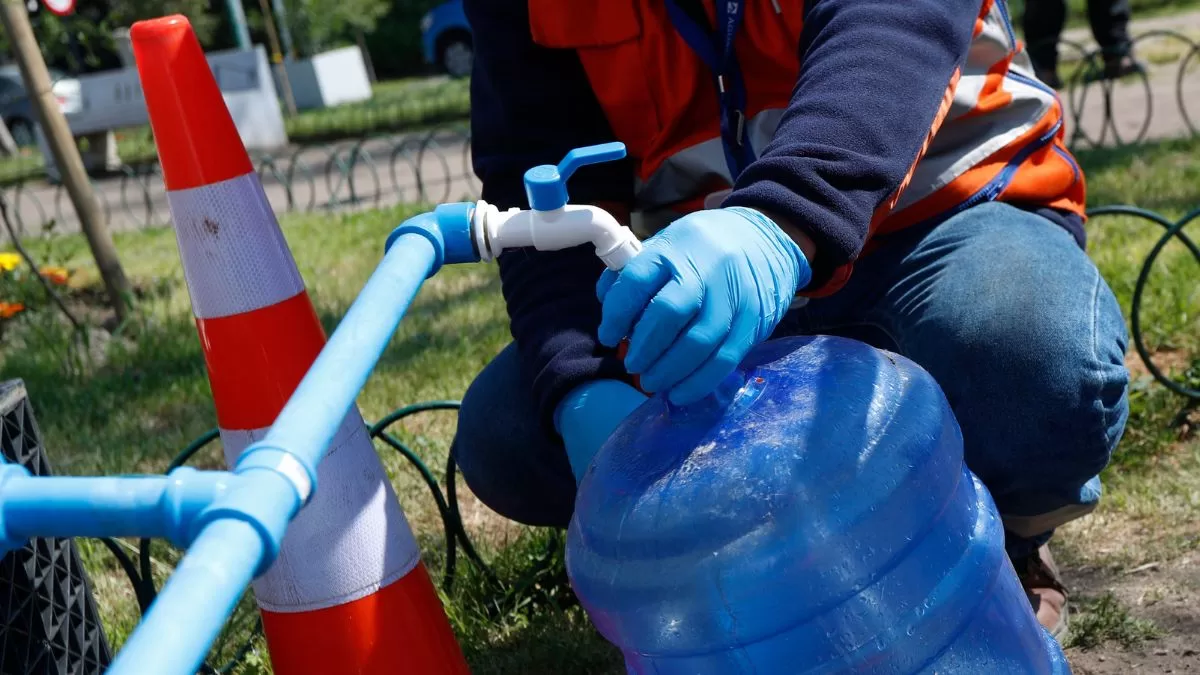 Por hasta 6 horas sin servicio: corte de agua de emergencia afecta a tres comunas de la Región Metropolitana