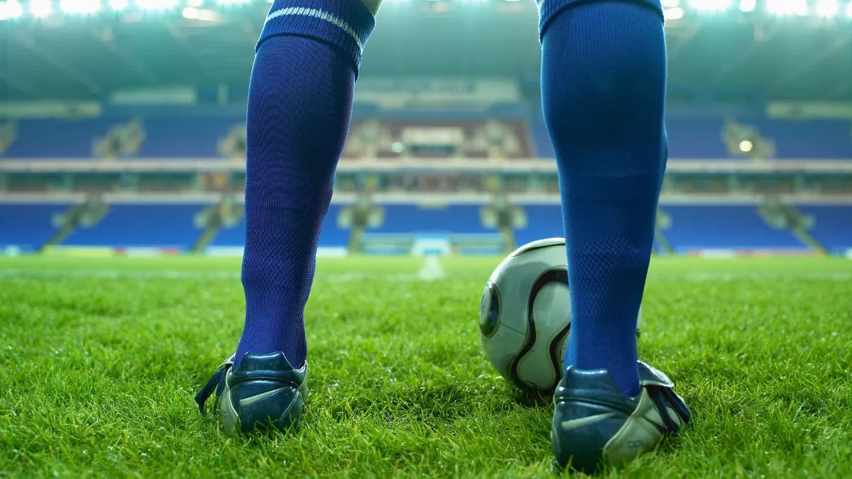 Muere reconocido futbolista: habría sido envenenado durante una fiesta con sus amigos