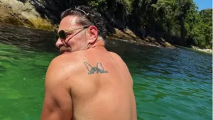 "Me reconoce y me grita 'Maric... conche...' (...) Una obsesión por saber con quién uno se acuesta, por dónde siente placer... Yo siento orgullo de mi sexualidad"