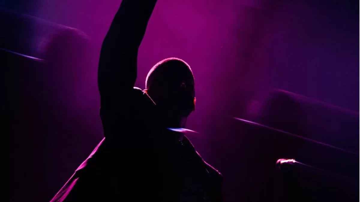 Famoso cantante fue víctima de violento ataque de parte de sus fanáticos: "Es repugnante"