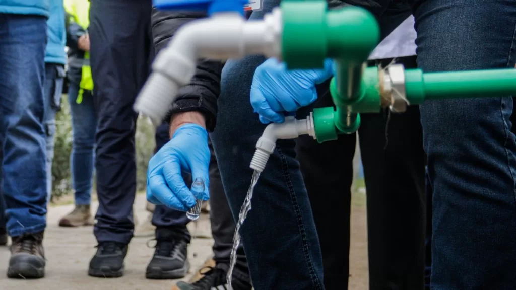 Corte de agua afectará a tres comunas de la Región Metropolitana: no habrá servicio por hasta 10 horas