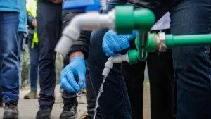 Por hasta 15 horas sin suministro: corte de agua afectará a tres comunas de la Región Metropolitana
