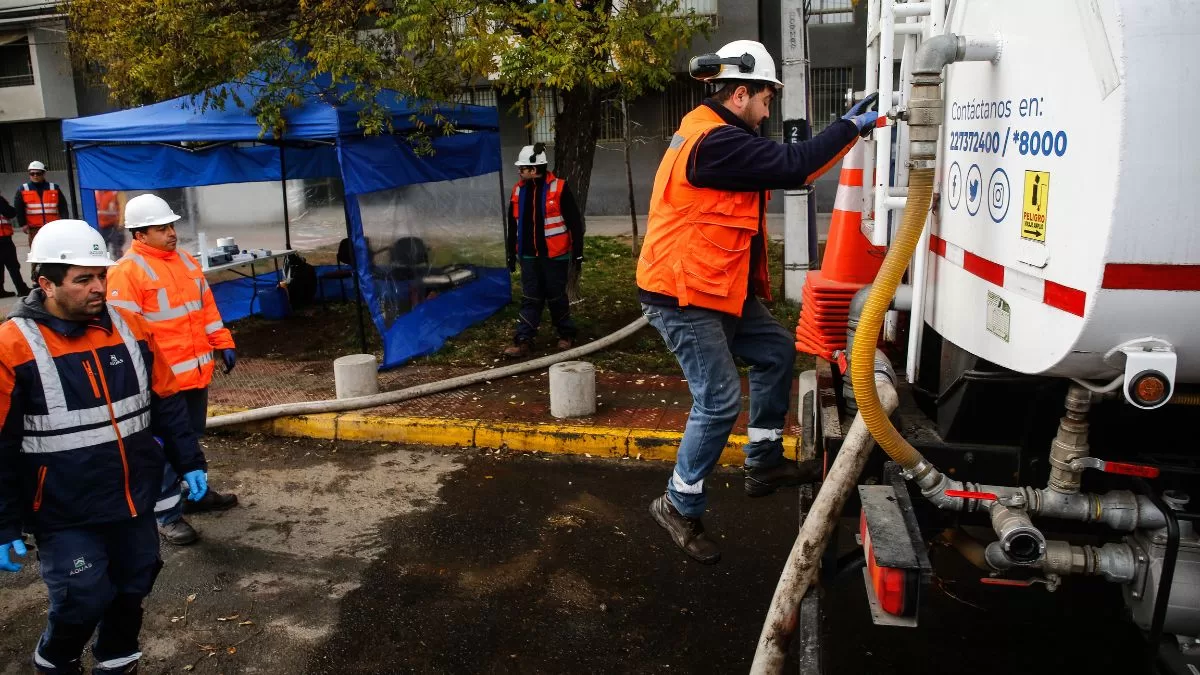 Corte de agua afectará a cuatro comunas de la Región Metropolitana por hasta 15 horas