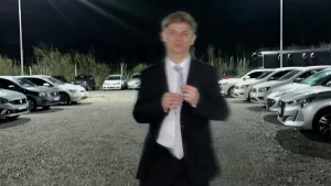 Conocidos chicos realitys protagonizan inesperado beso en vivo: "Se tenían muchas ganas..."