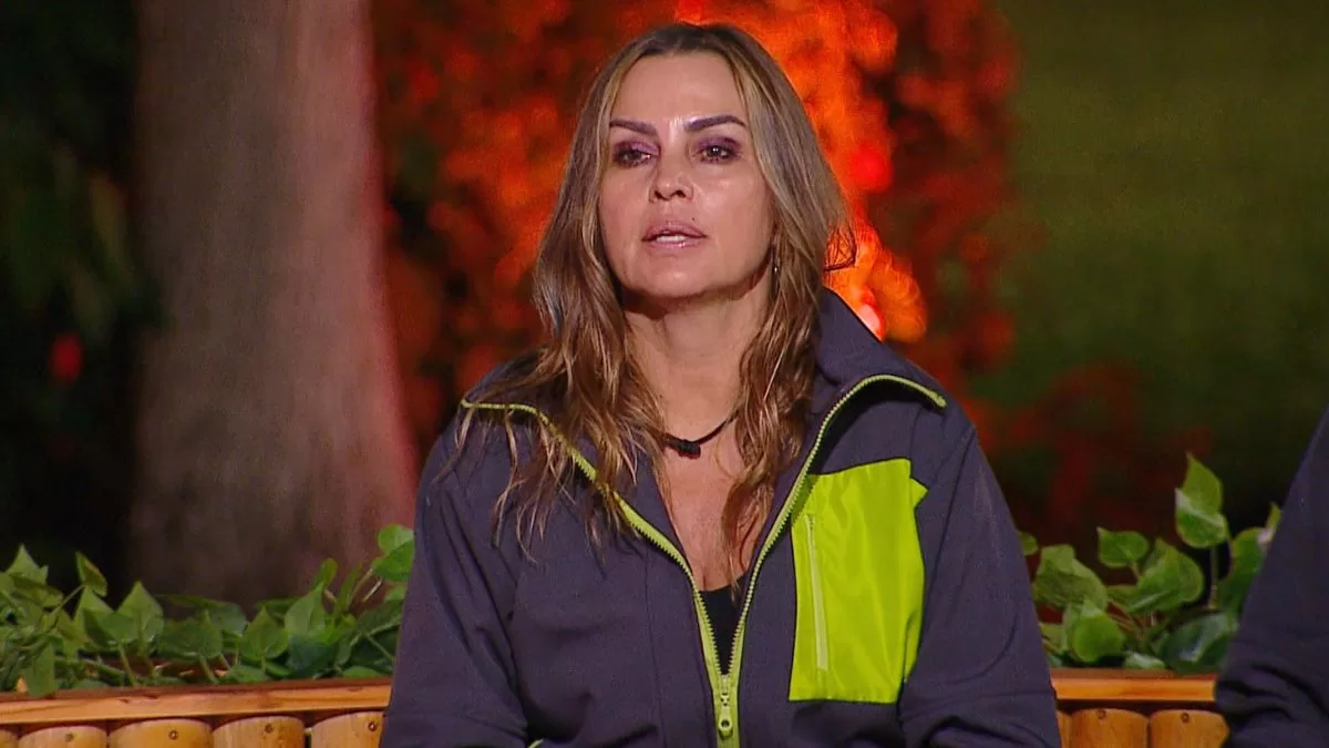 "Ahí está la verdadera señorita paz, la que anda rezando. Eres venenosa, el demonio vendiendo cruces"