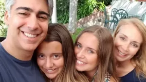 Hija de Karen Doggenweiler y Marco Enríquez-Ominami reaparece e impacta con nueva apariencia