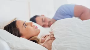"Fui a sacar la basura... y descubrí que mi marido me engañaba a 14 días de casados"