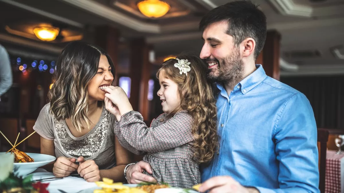 Vacaciones de invierno 2026: buffet con descuentos, shows y hotel a minutos de Santiago