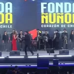 "Innecesario, nadie lo pidió": Beso de animadores genera incómodo momento con el público chileno en Fonda de Ñuñoa