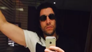 Leo Rey responde a las acusaciones de exbailarina de La Noche: “Que la chu... bien chu...”