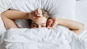 Cambio de hora en Chile: Cómo preparar tu cuerpo para dormir una hora menos este fin de semana