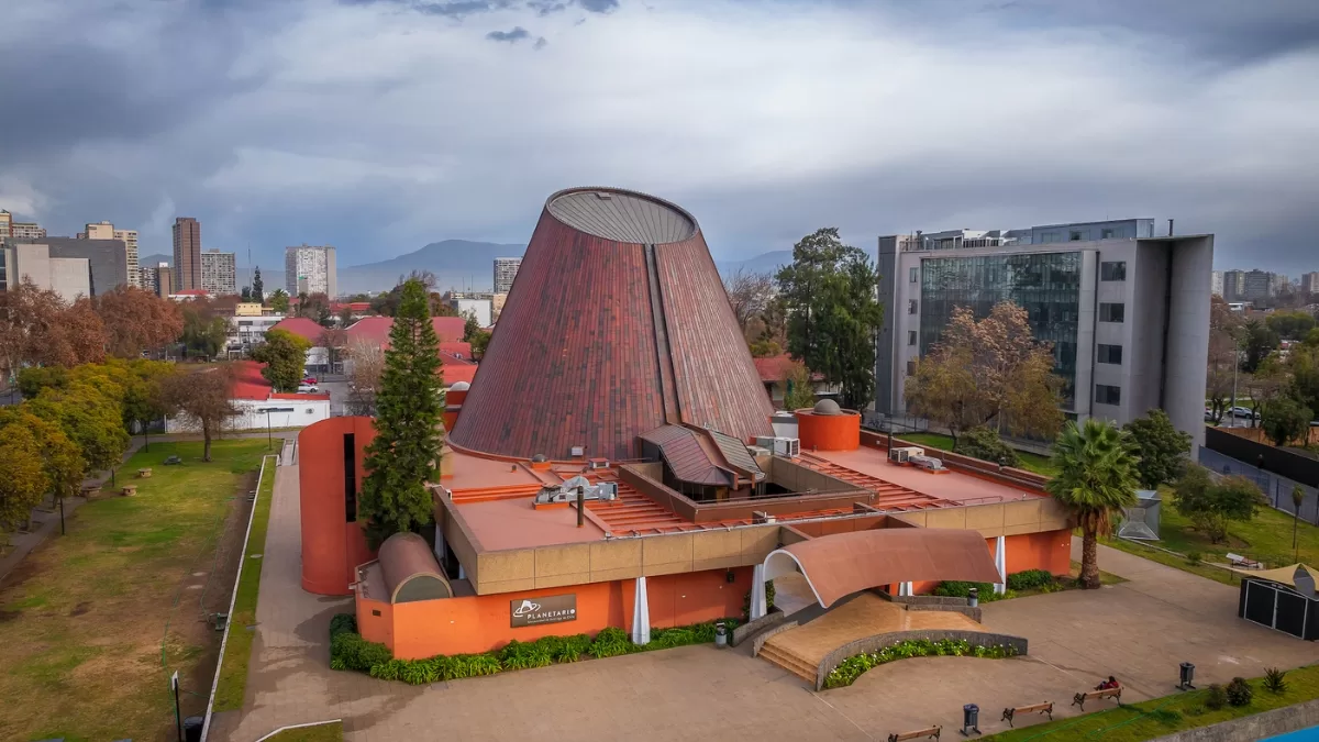 Constelaciones Neuronales: El panorama gratuito que te invita a viajar al interior del cerebro en Planetario USACH