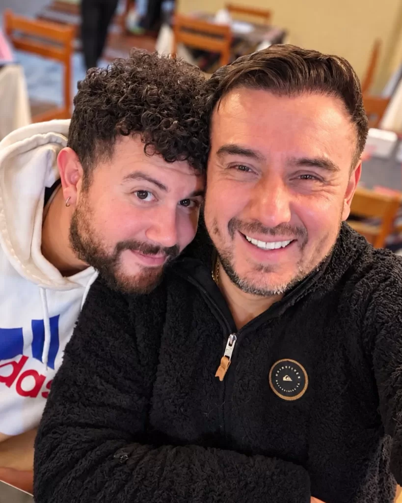 César Campos Y Su Esposo