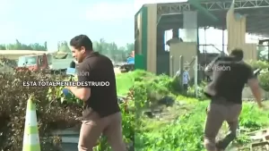 "Me caí": Gino Costa protagoniza divertido chascarro en matinal de Chilevisión y las bromas no tardaron en llegar
