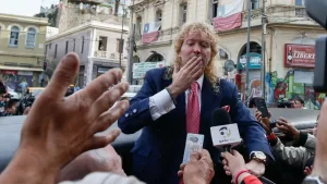 Leonardo Farkas habría dejado millonaria propina en restaurante durante visita a Chile: "Pidió tapa de lomo vetado"