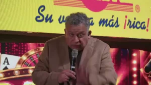 "Él carreteaba mucho, no llegaba a los ensayos, no se aprendía las canciones, las minitas, el leseo, y de repente no dio el ancho"