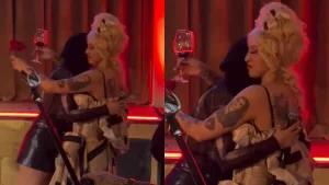 Mon Laferte protagoniza inesperado beso con conocida cantante chilena: "No puedo creer que..."